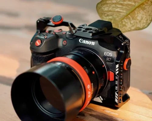 Canon EOS R7 – The Ultimate APS-C Mirrorless Camera Canon EOS R7