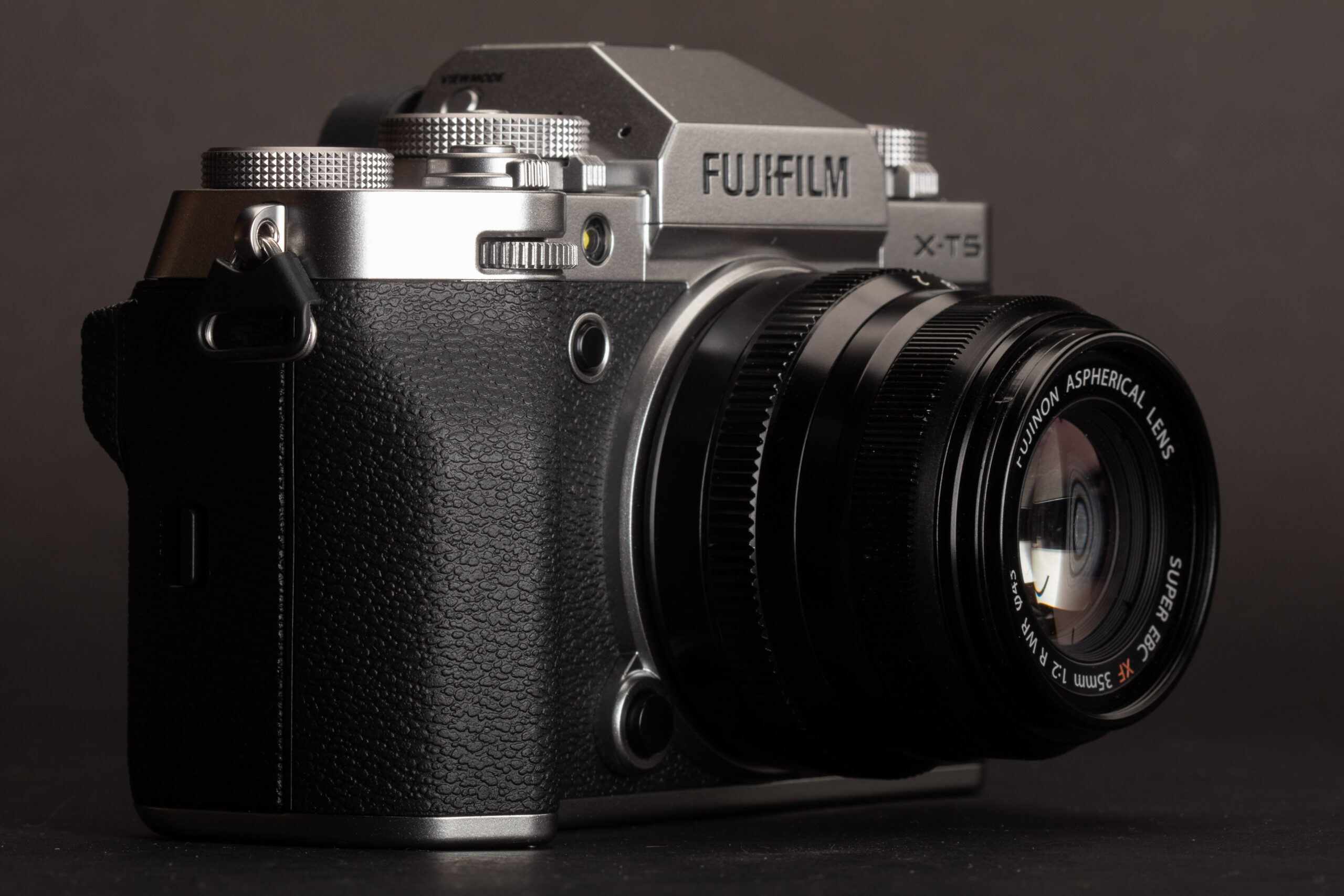 Fujifilm X‑T5 Review: 40MP APS‑C Powerhouse